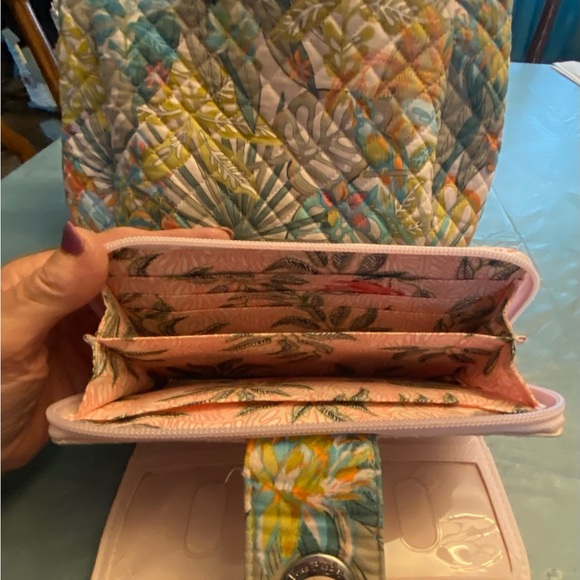 Vera Bradley Cotton Multi-compartment  Purse & wallet 
Rain Forest Canopy - Picture 3 of 11
